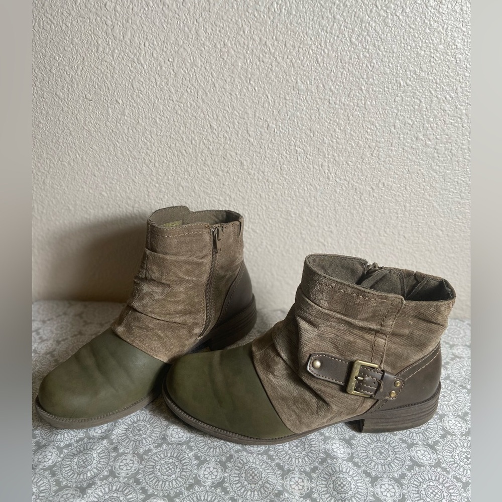 Earth Origins~Two-Toned Dark Olive/Brown~Leather~Ankle Boots~Side Zip~Size 10W